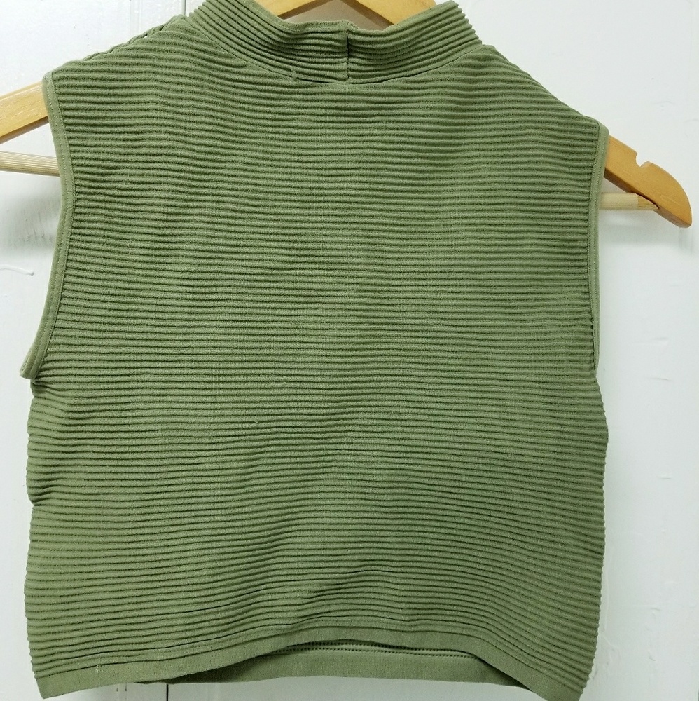 Crop top - Picture 2 of 3